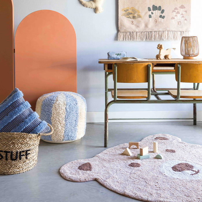 Detail van het KidsDepot Beer tapijt β zacht katoen met berenvorm