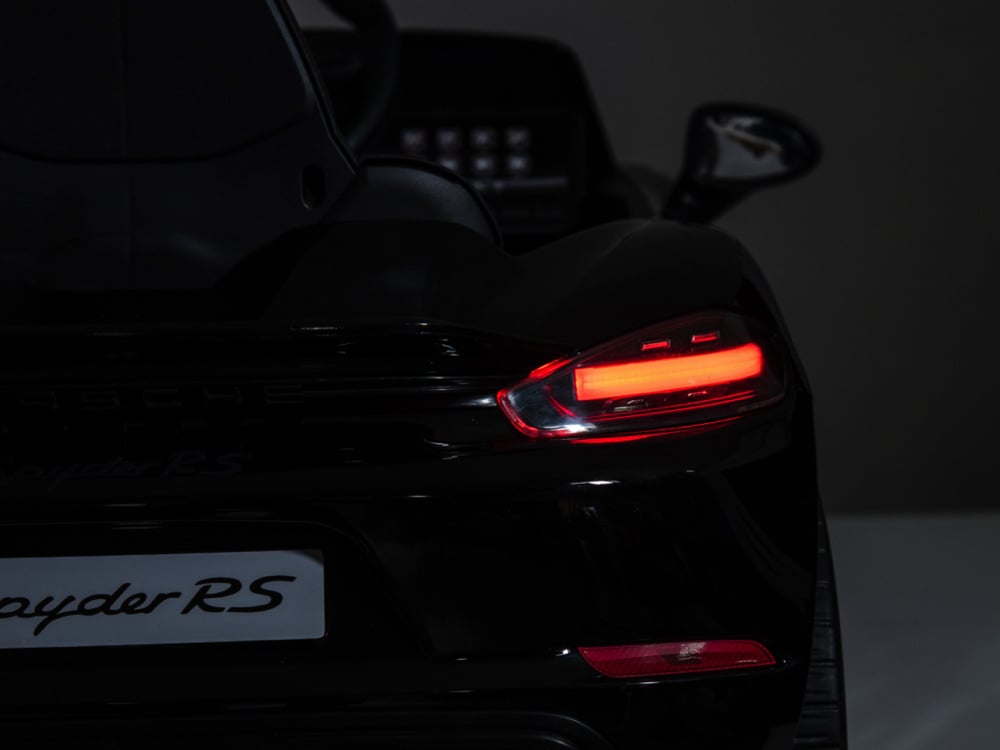 Porsche Spyder RS 12V kinderauto β luxe elektrische sportwagen met Lithium-accu, rubberen banden & leren zitje | Kiddoplay