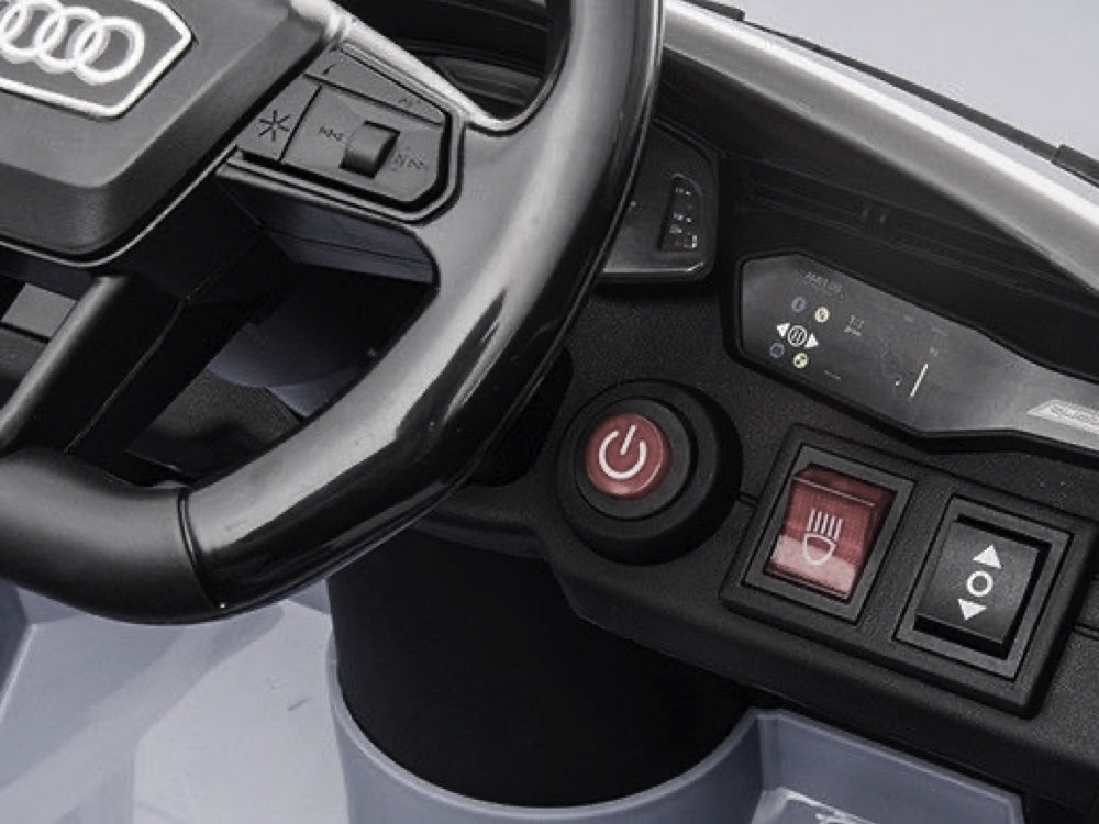 Audi RS6 12V elektrische kinderauto (zwart) โ rubberen banden, kunstleder/leder zitje, 2.4GHz afstandsbediening & soft start | Kiddoplay