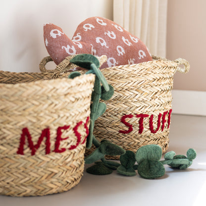 KidsDepot mandenset ‘Messy & Stuff’ – set van 2 opbergmanden van zeegras | Speels & natuurlijk design