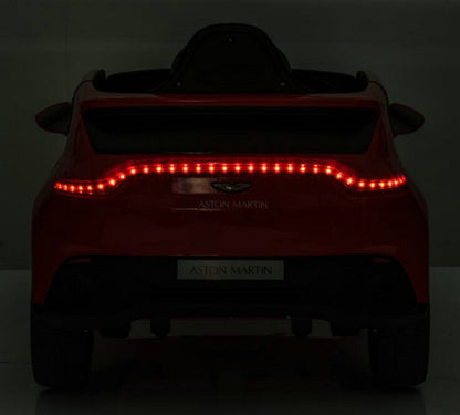 Aston Martin 12V kinderauto (rood) – elektrische kinderauto met rubberen banden, kunstleder zitje & afstandsbediening | Kiddoplay