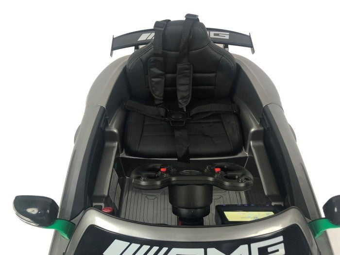 Mercedes-Benz GT4 AMG 12V kinderauto – met MP4 scherm, rubberen banden & kunstlederen zitje | Kiddoplay