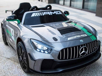 Mercedes-Benz GT4 AMG 12V kinderauto – met MP4 scherm, rubberen banden & kunstlederen zitje | Kiddoplay