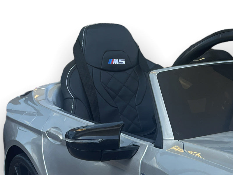 BMW M5 24V elektrische kinderauto – leder zitje, rubberen banden & 7 km/u | Kiddoplay