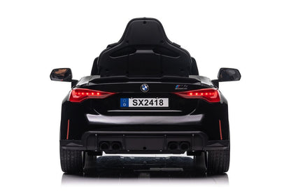 BMW M4 12V kinderauto – luxe elektrische sportwagen met rubberen banden, leren zitje & afstandsbediening | Kiddoplay