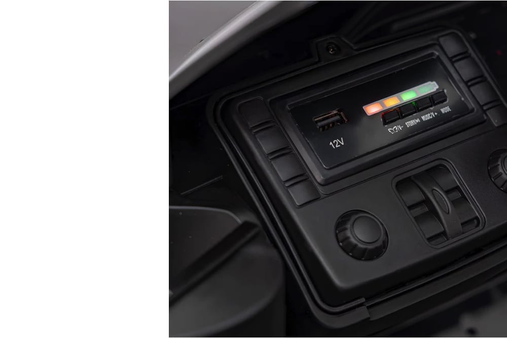 BMW M4 12V kinderauto – luxe elektrische sportwagen met rubberen banden, leren zitje & afstandsbediening | Kiddoplay